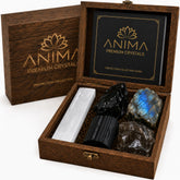 Anima caja de madera oscura con set y guía, presentación premium