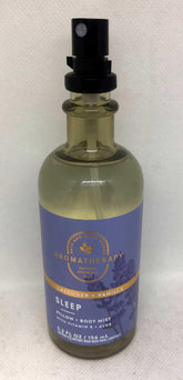 Bath & Body Works botella frontal del Pillow Mist con etiqueta lavanda y vainilla mostrando acabado limpio