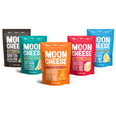 Moon Cheese vista frontal del paquete mostrando variedades y beneficio de portabilidad