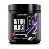 NutraBio Intra Blast frente del envase mostrando diseño y sabor Grape Berry Crush, beneficio claridad ingredientes