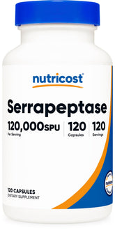 Nutricost frasco frontal con etiqueta clara y beneficio de concentración fuerte
