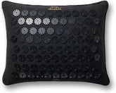 ShaktiMat almohada premium frontal mostrando diseño negro y forma ergonómica, beneficio soporte cervical