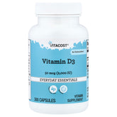 Vitacost botella frontal de vitamina D3 2000 IU mostrando etiqueta y beneficio de aporte concentrado
