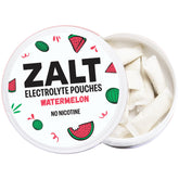 ZALT lata frontal con pouches mostrando conveniencia y portabilidad