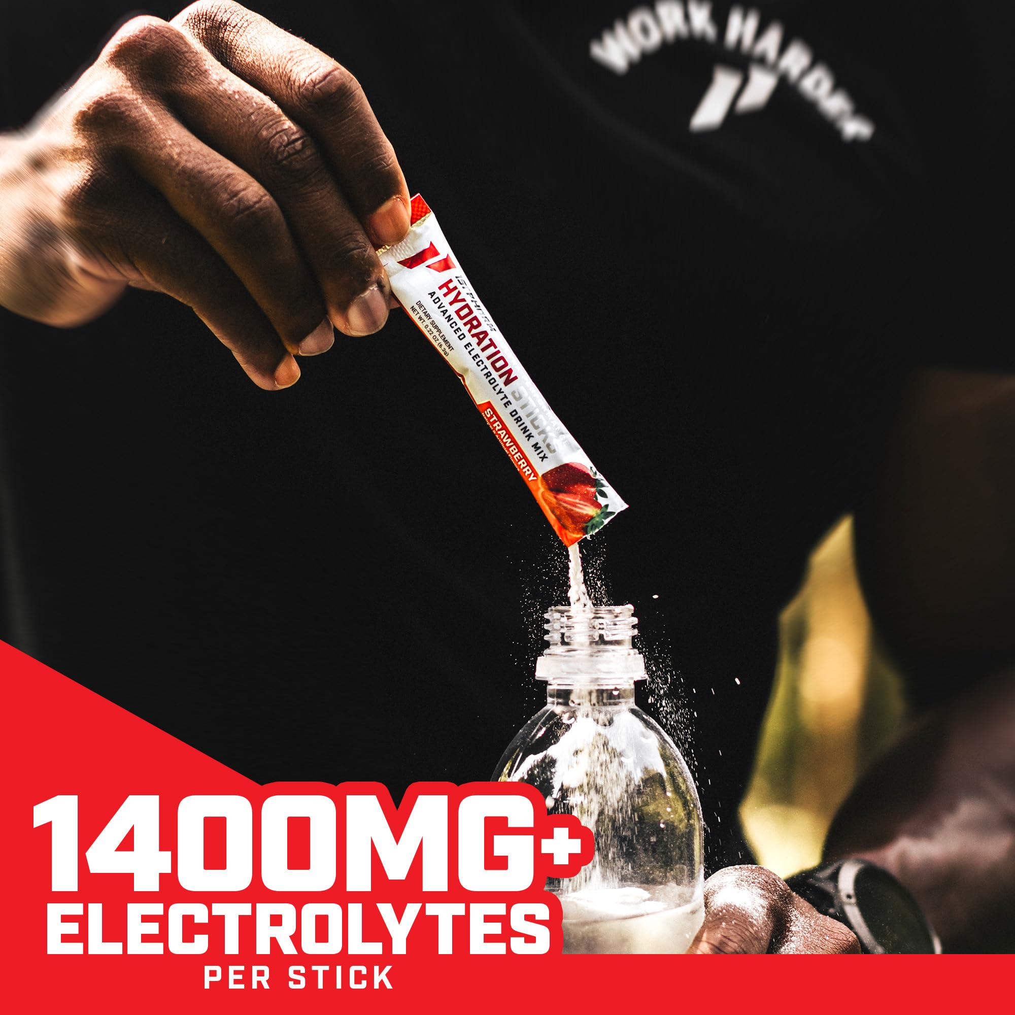 1st Phorm polvo disuelto en vaso con agua fría para hidratación rápida