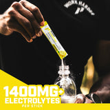 1st Phorm vaso con bebida limonada listo mostrando hidratación sabrosa y refrescante