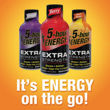 5-hour ENERGY botella en mano demostrando consumo rápido y práctico