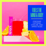 AdvoCare Spark polvo en cucharada mostrando textura fina y fácil disolución