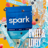 AdvoCare Spark stick junto a mano para escala, tamaño portátil y dosis práctica