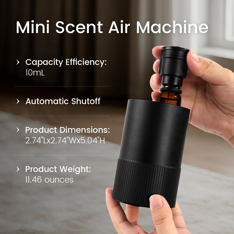 Aeshory difusor junto a mano para comparar tamaño y portabilidad