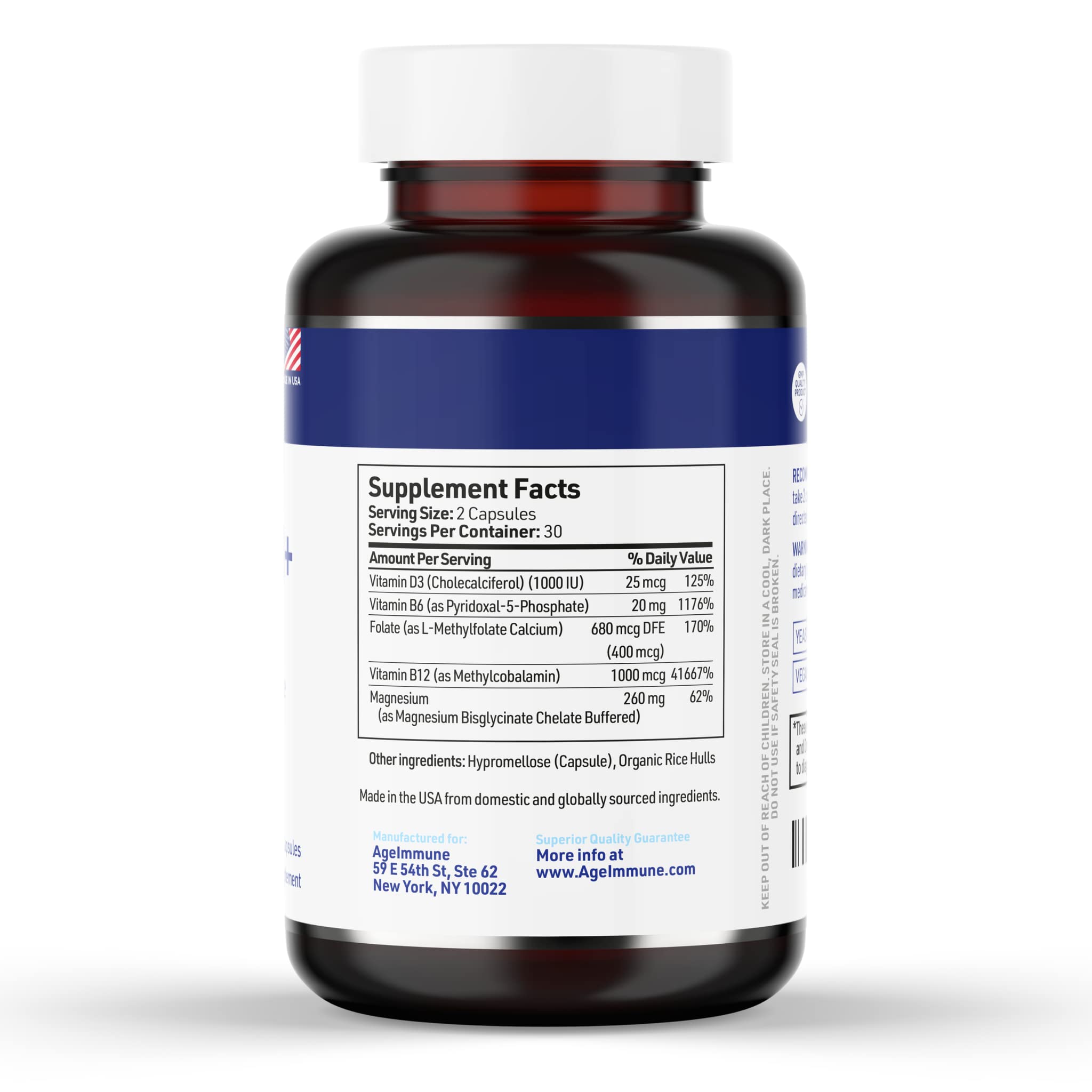 AgeImmune cápsula en mano resaltando tamaño fácil de tragar y absorción
