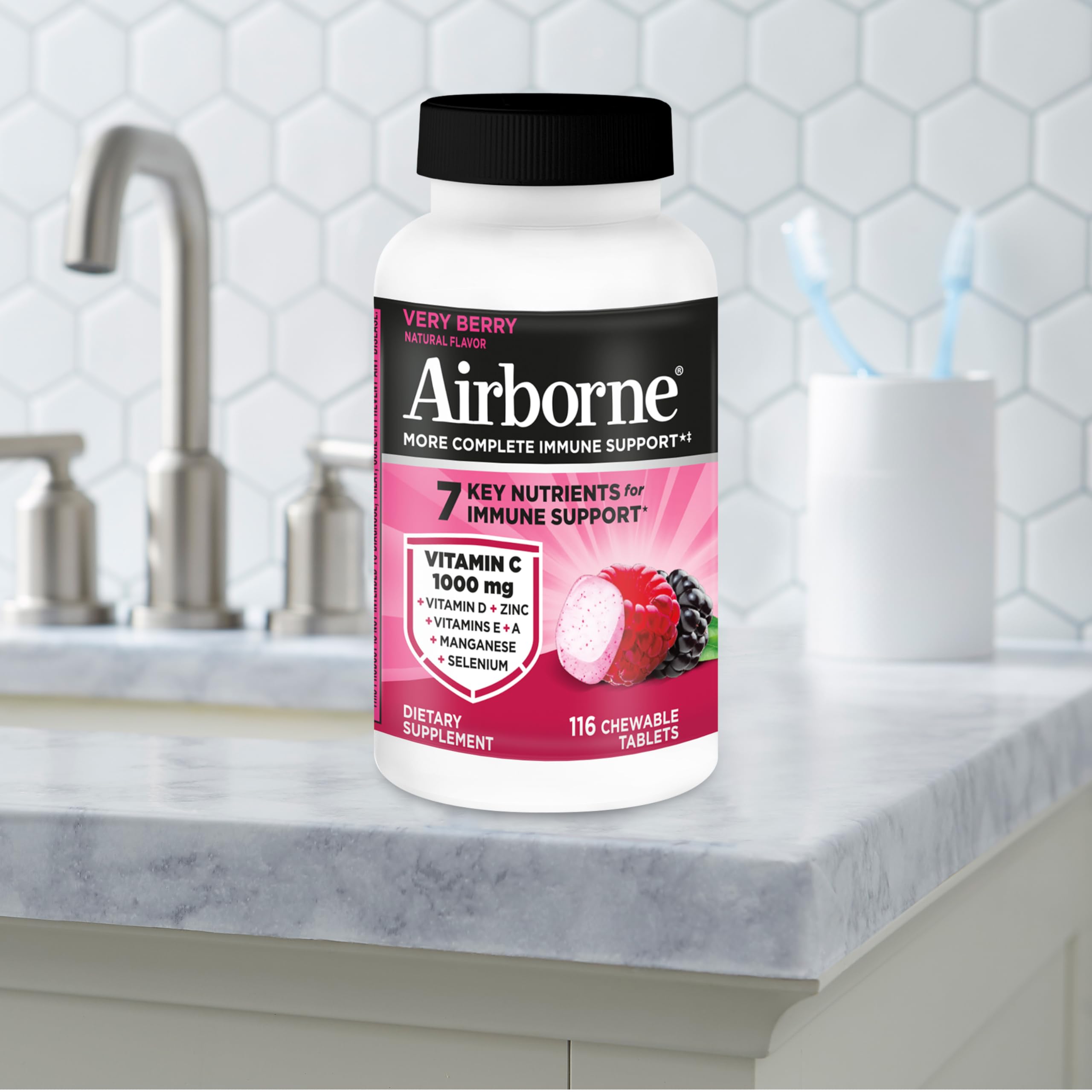 Airborne ambientación lifestyle con botella sobre mesa enfatiza bienestar