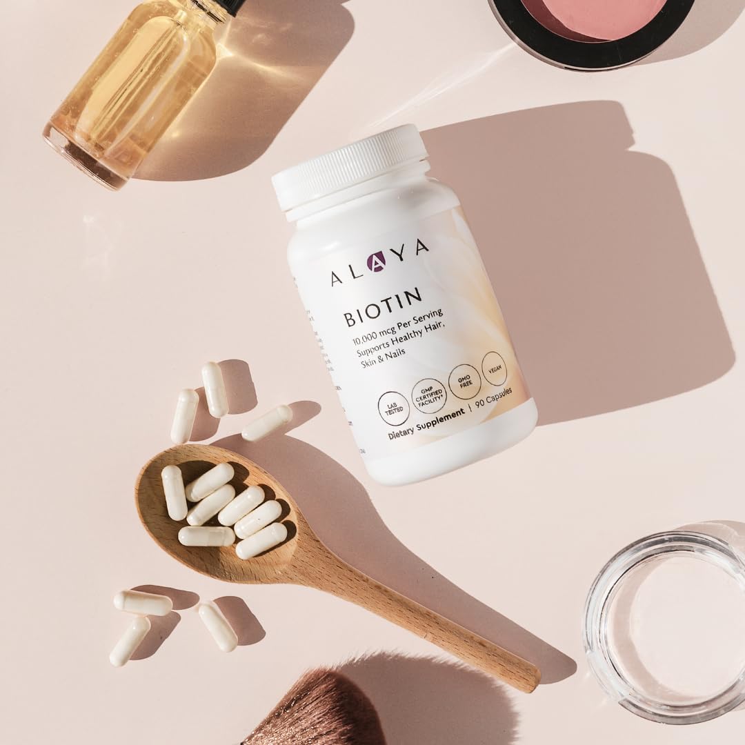 Alaya Naturals en baño moderno para mostrar integración en rutina diaria