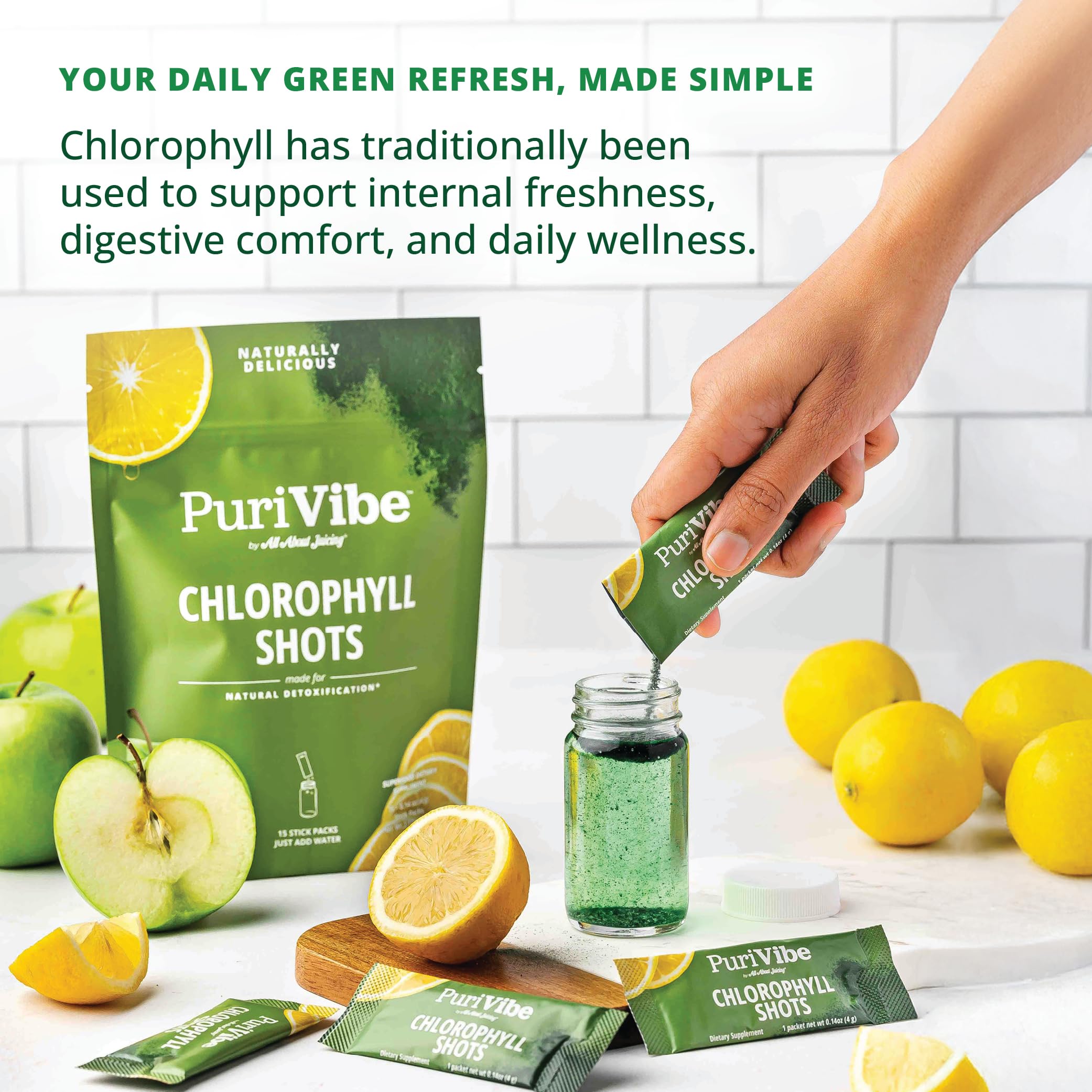All About Juicing stick abierto vertiendo polvo para uso rápido y portátil
