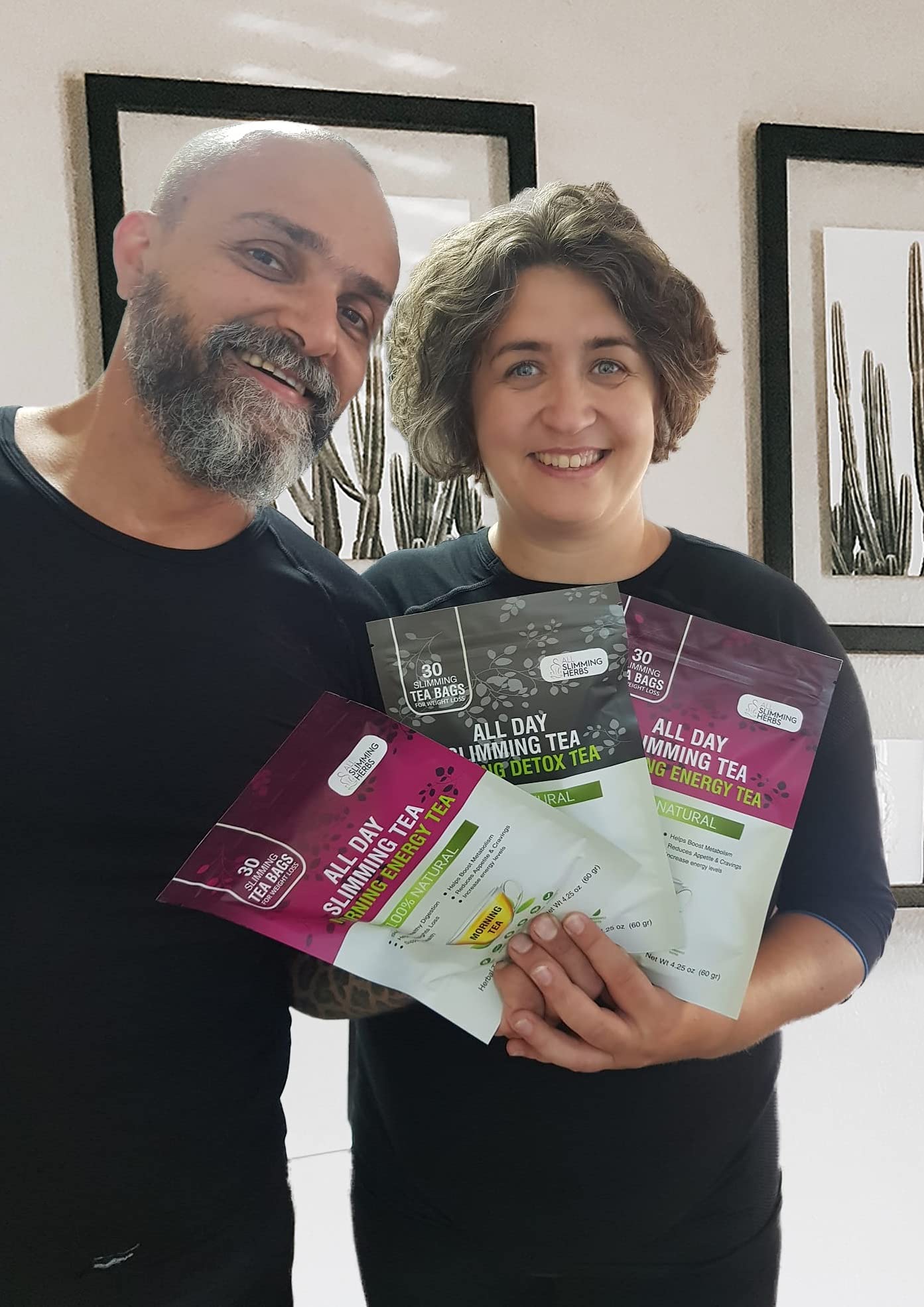 ALL SLIMMING HERBS comparación de tamaño del paquete junto a objetos cotidianos