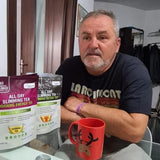 All SLIMMING HERBS escena lifestyle en cocina promoviendo bienestar diario