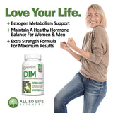 Allied Life Sciences persona tomando cápsula como parte de rutina diaria