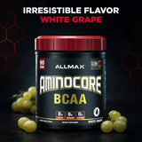 ALLMAX bebida mezclada en vaso siendo consumida durante entrenamiento