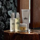 Alo gel corporal en uso durante la ducha para una sensación relajante