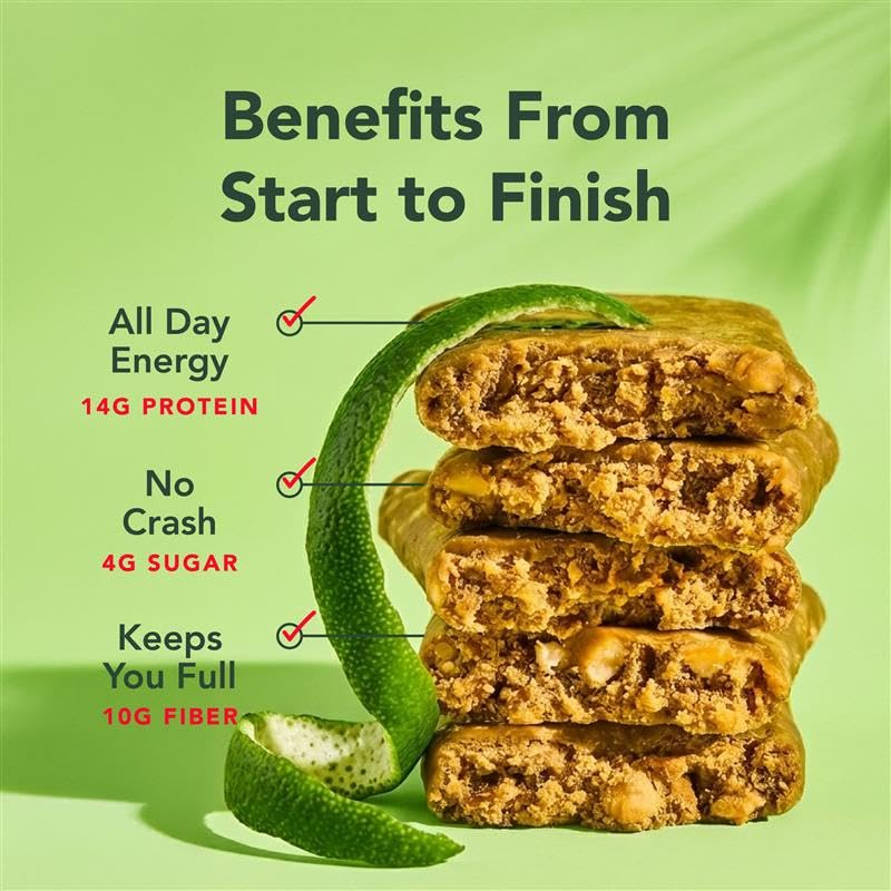 ALOHA barra Key Lime en mano para comparar tamaño y facilidad de llevarla