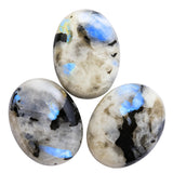 Amazing Gemstone piedra en mano para apreciar tamaño y escala práctica