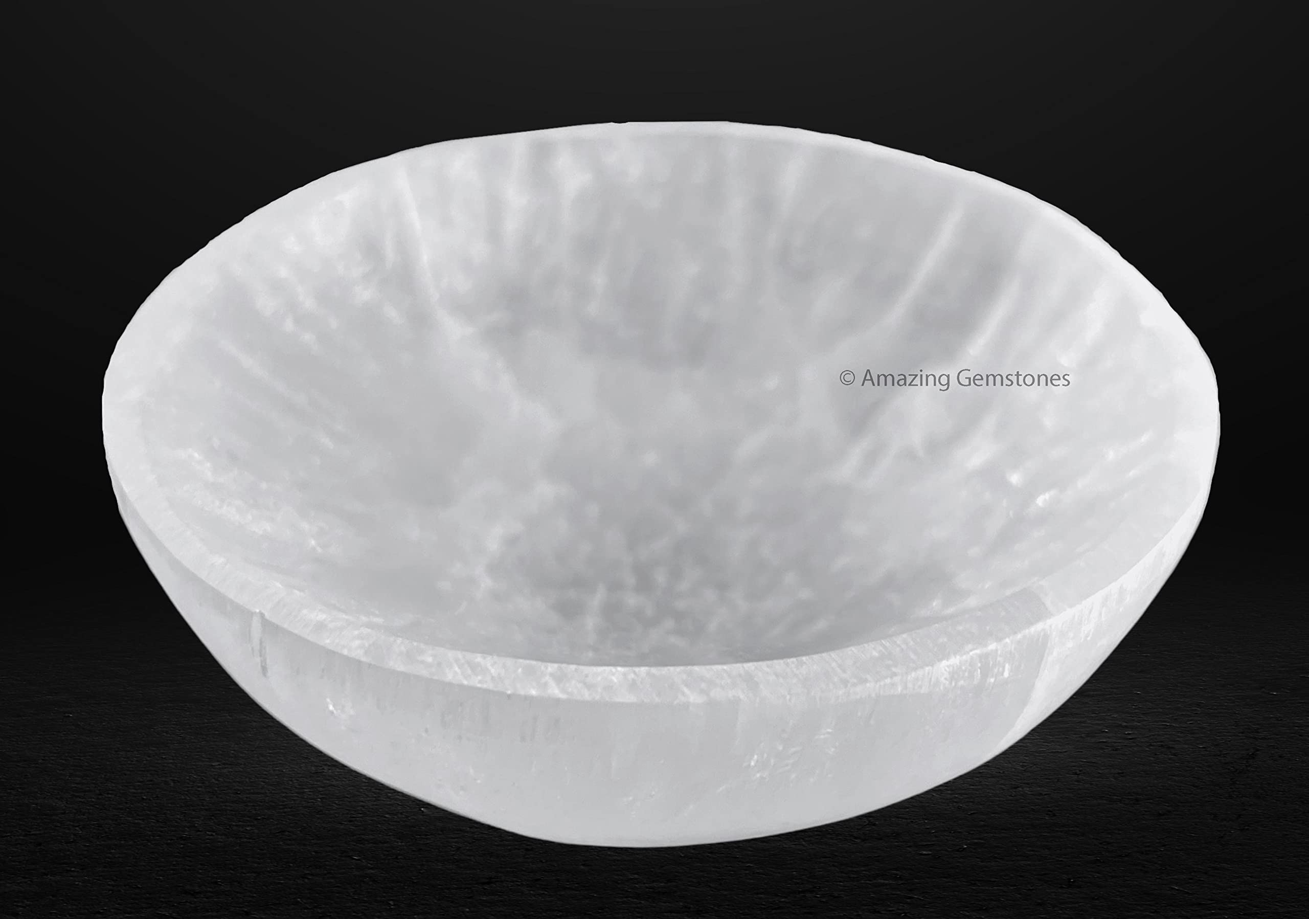 Amazing Gemstone primer plano textura de selenita mostrando brillo y vetas