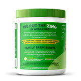 Amazing Grass envase junto a mano para mostrar tamaño real del producto