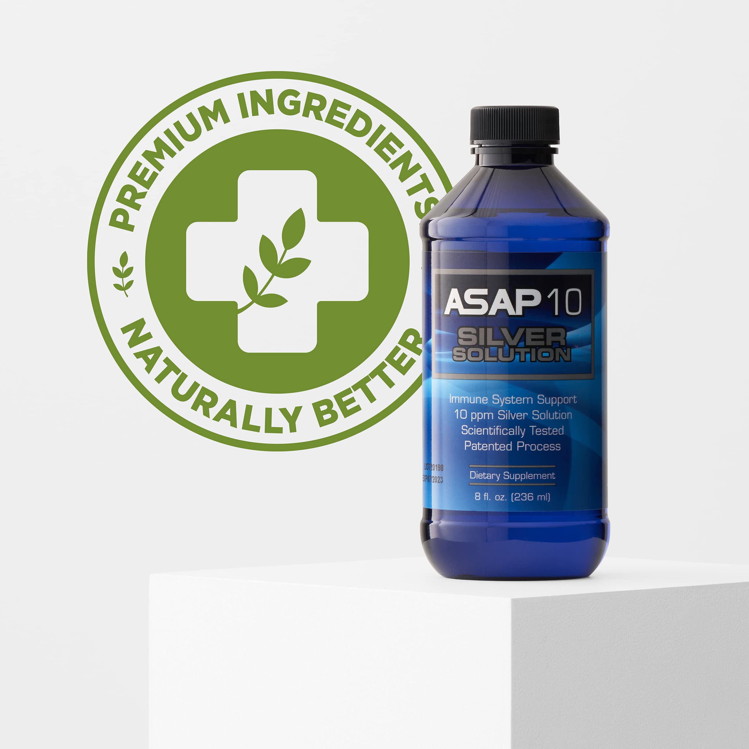 American Biotech Labs vertiendo solución en cucharilla para dosificar fácilmente