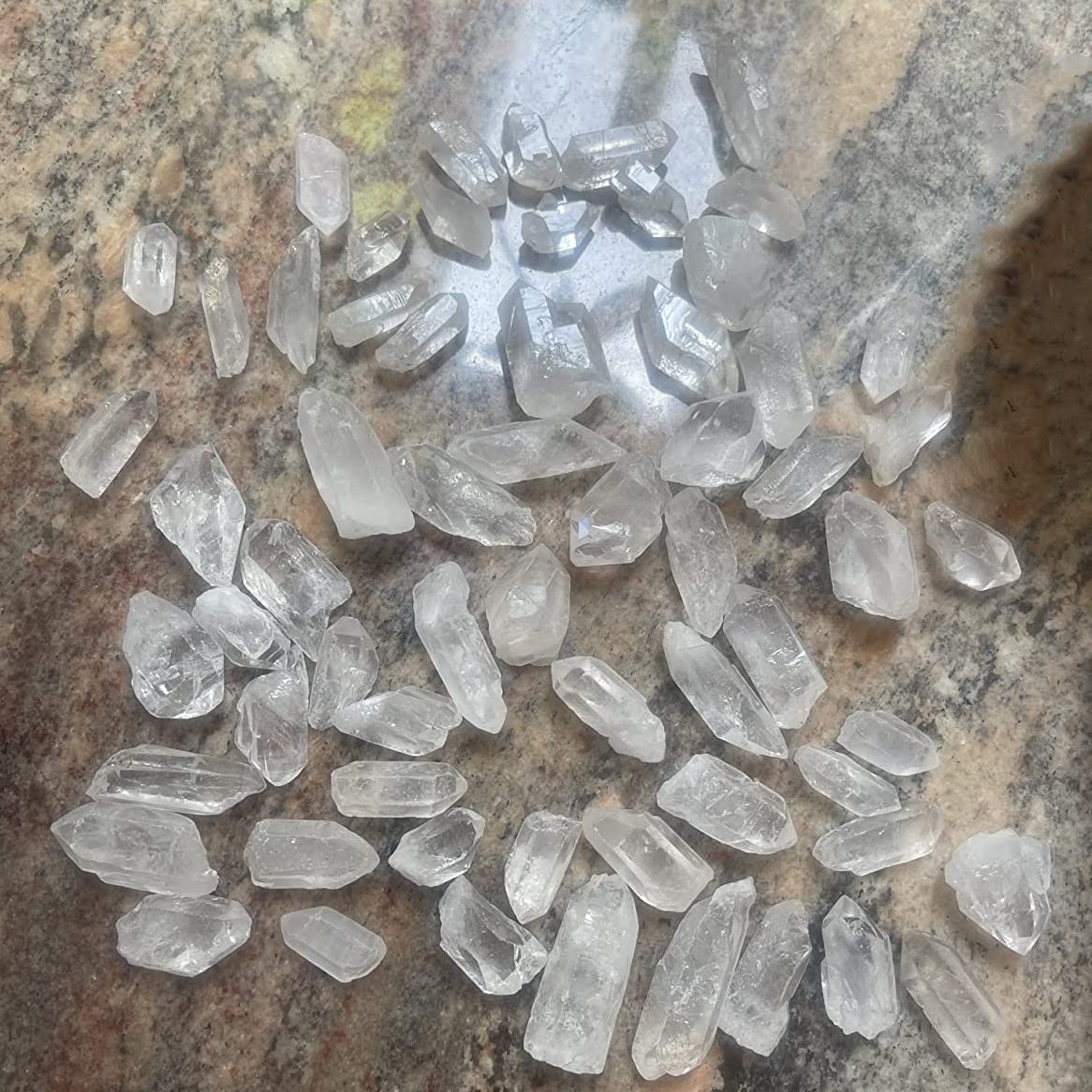 AMOYSTONE detalle de terminación natural en punta, muestra carácter único