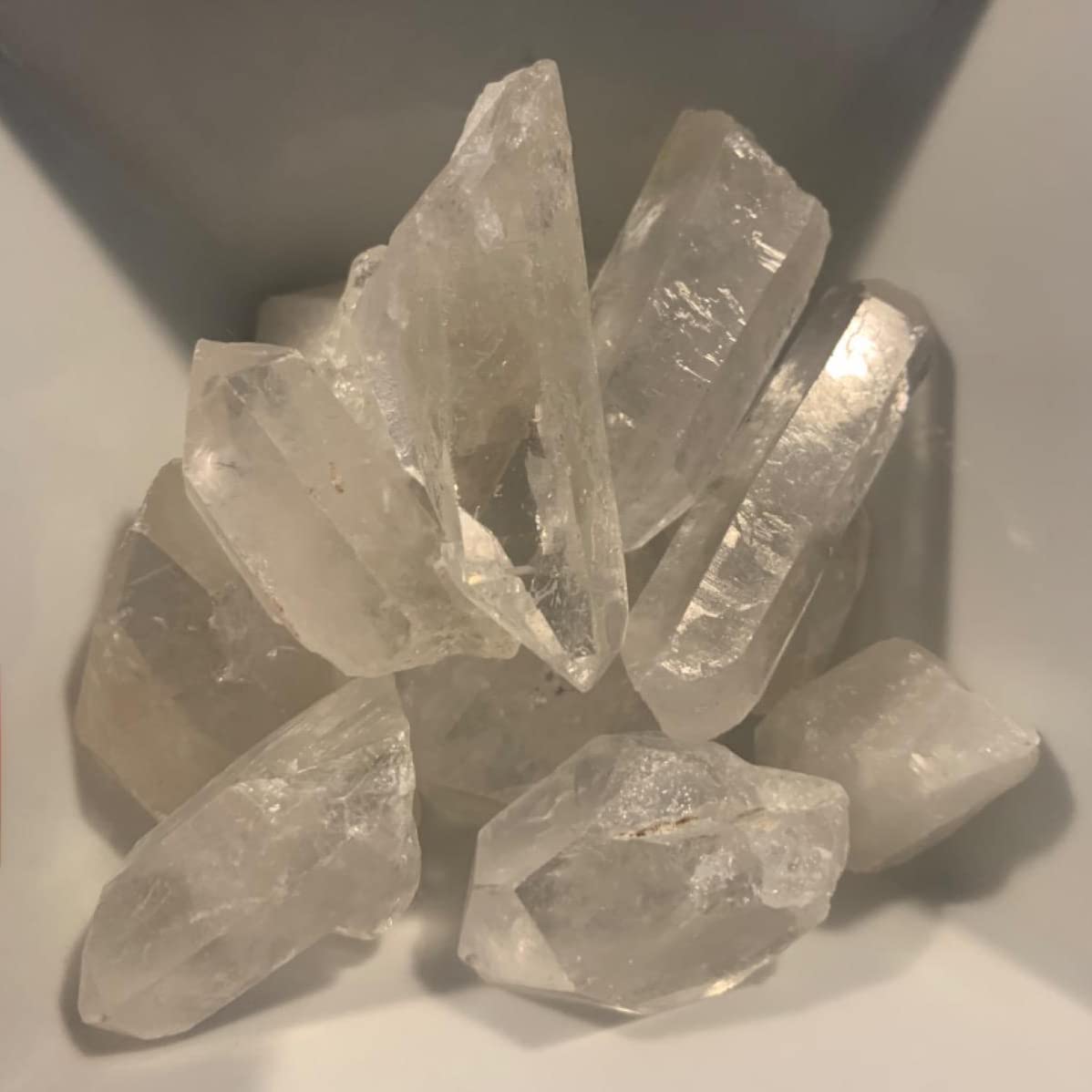 AMOYSTONE variedad de piezas en muestrario, ofrece opciones para proyectos