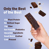 Amrita barra en mano lista para consumir, ideal como snack portátil y nutritivo