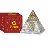 ANAYA AGATE pirámide junto a otras piezas sugiriendo colección y combinación estética