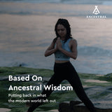 Ancestral Supplements frasco en mesa junto a rutina diaria para uso constante