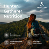 Ancestral Supplements cápsulas en mano indicando la porción diaria y facilidad de uso