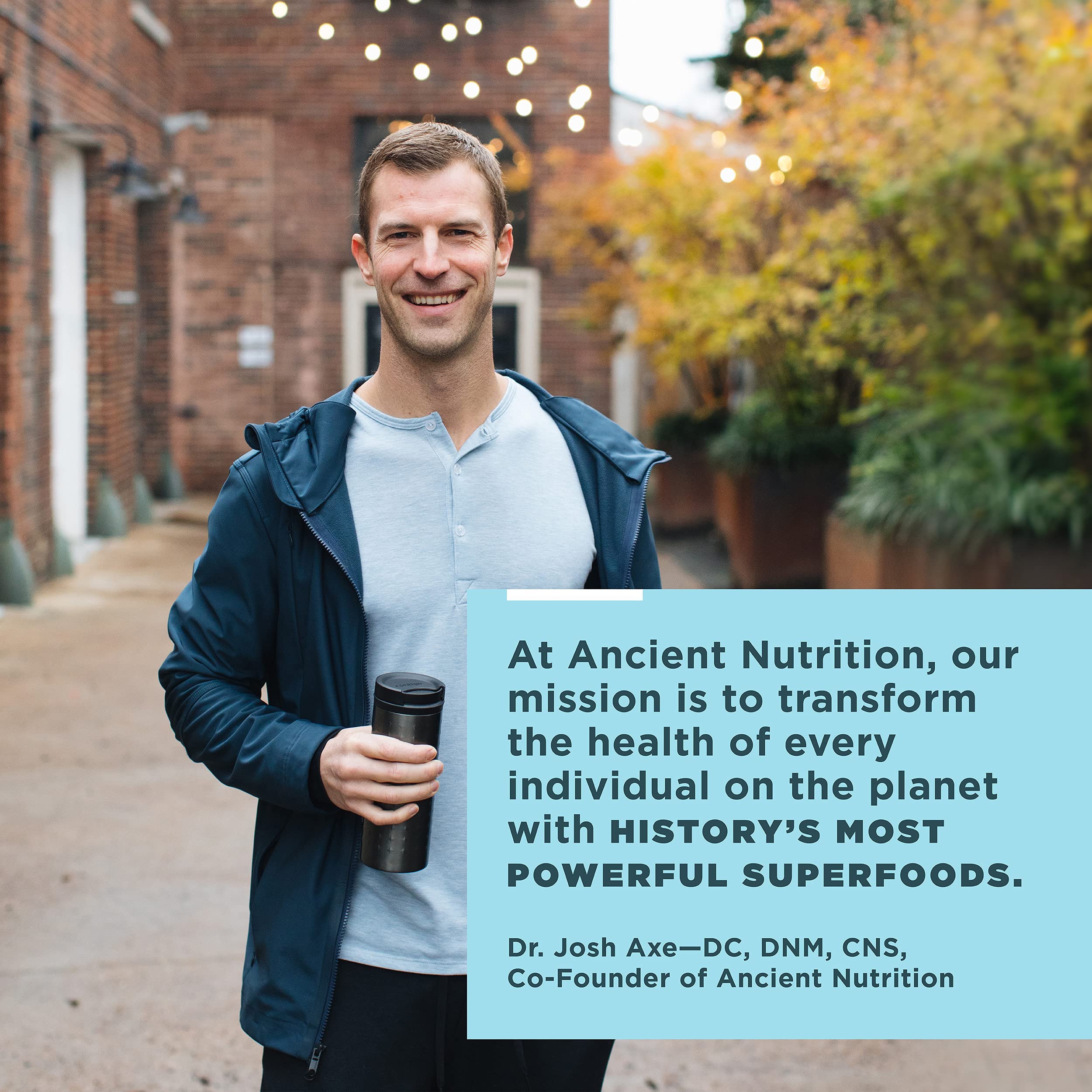 Ancient Nutrition en mesa de desayuno sugiere uso cotidiano fácil