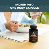 Ancient Nutrition cápsula junto a una moneda para comparar tamaño real