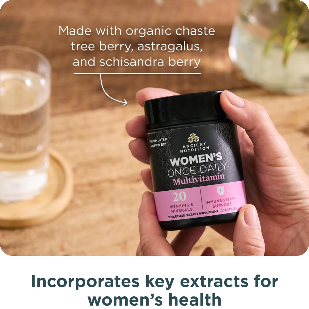Ancient Nutrition bote junto a desayuno para mostrar integración en rutina diaria