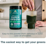 Polvo berry de Ancient Nutrition en cuchara, textura fina que mezcla fácilmente y aporta nutrientes