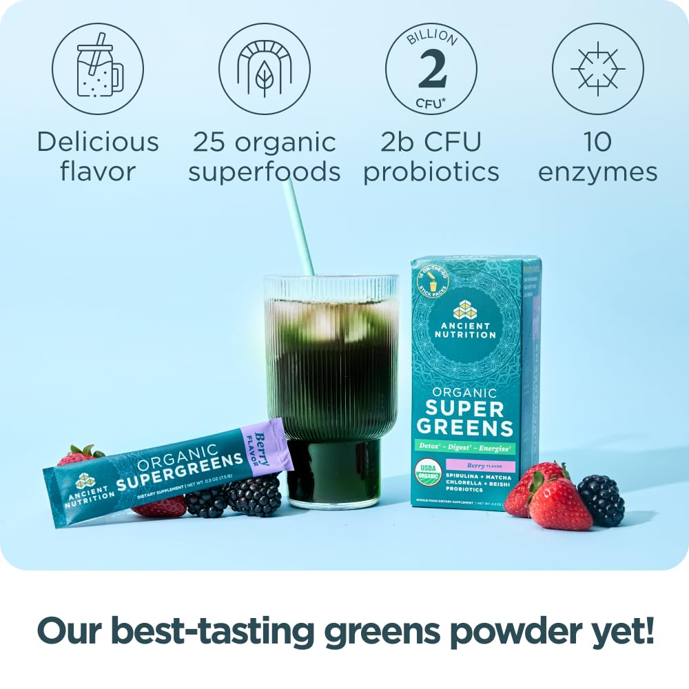 Ancient Nutrition primer plano del polvo SuperGreens mostrando textura fina