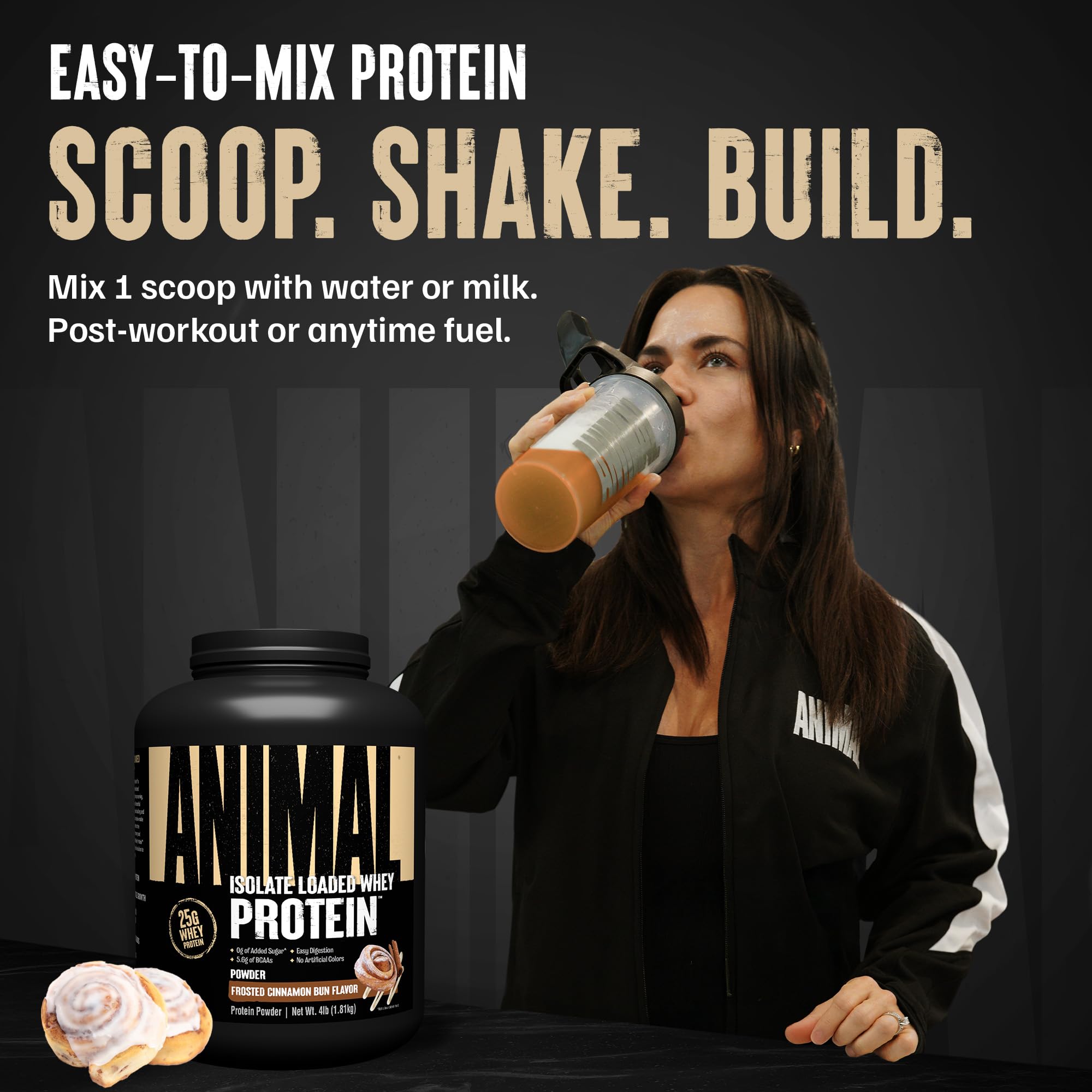 Animal Whey cucharada de polvo junto a pesa para referencia de porción