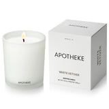 APOTHEKE vela White Vetiver frontal en vaso de vidrio, aspecto elegante