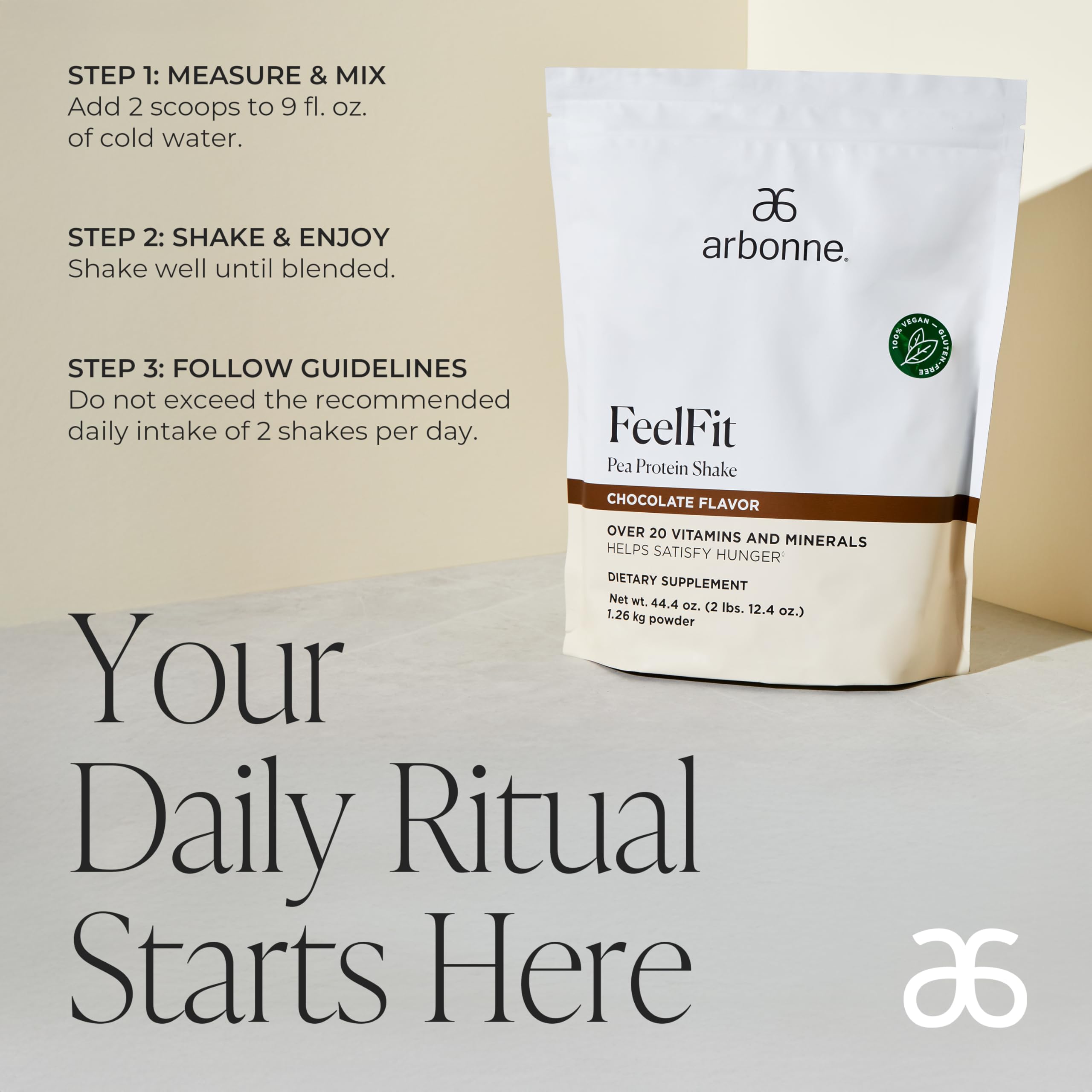 Arbonne Feelfit envase al lado de una cuchara para comparar tamaño y porciones