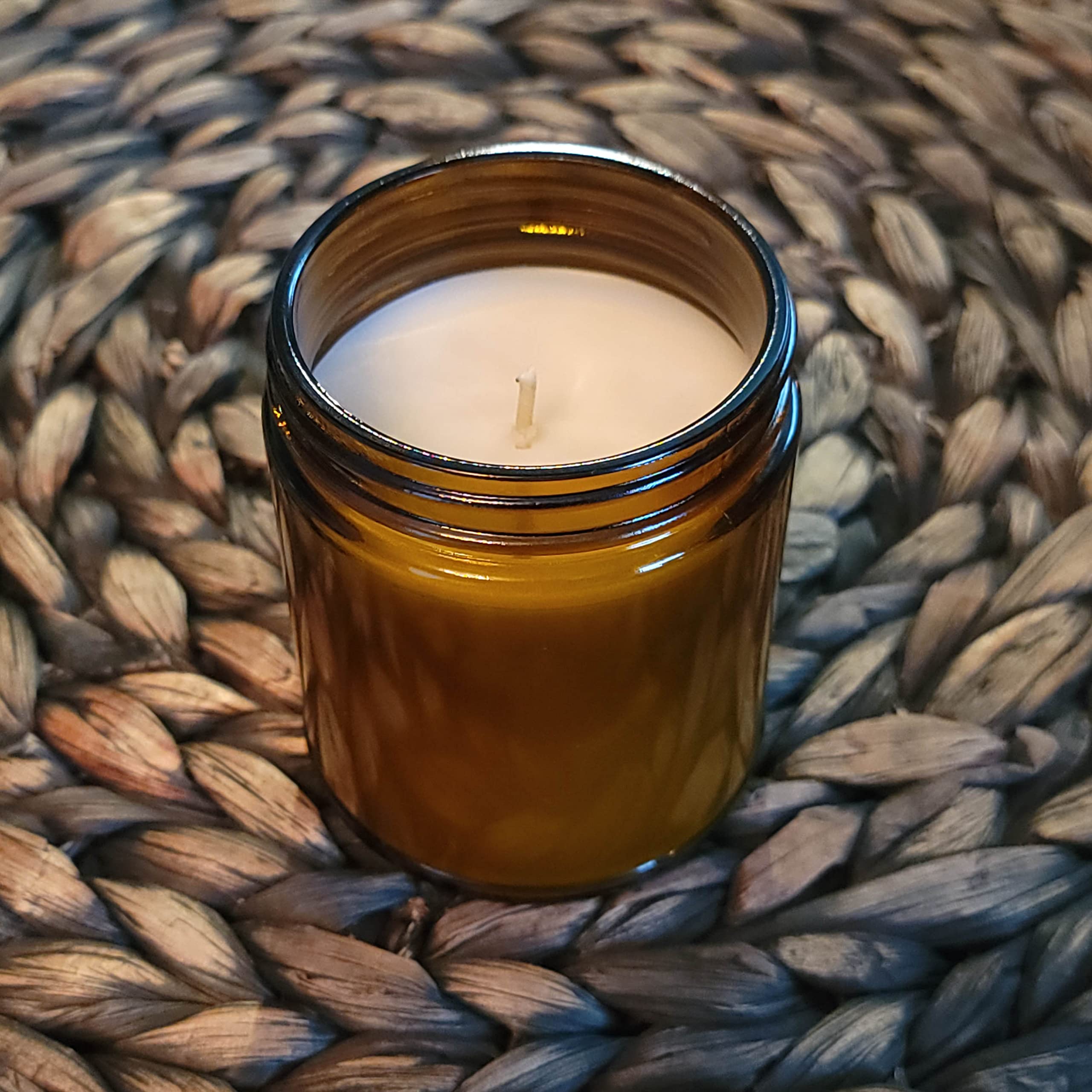 Arctic Wicks ambiente estilo farmhouse con la vela como elemento decorativo y relajante