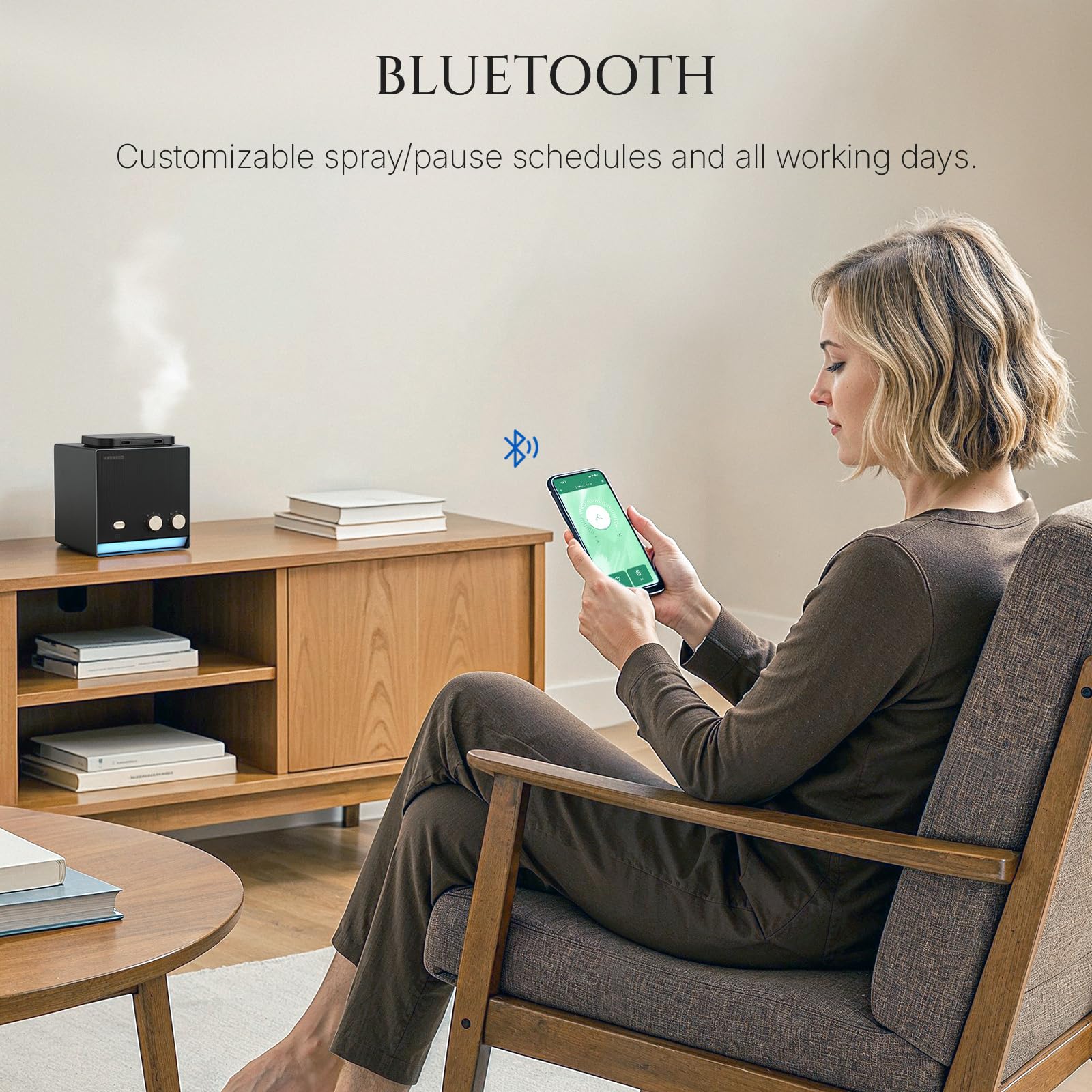 Aromadd dispositivo funcionando en sala mostrando cobertura amplia y estética moderna