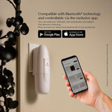 AromaPlan difusor junto a objetos para comparar tamaño y compactibilidad