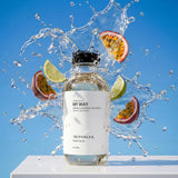 AROMASOUL frasco My Way en mano para comparación de tamaño
