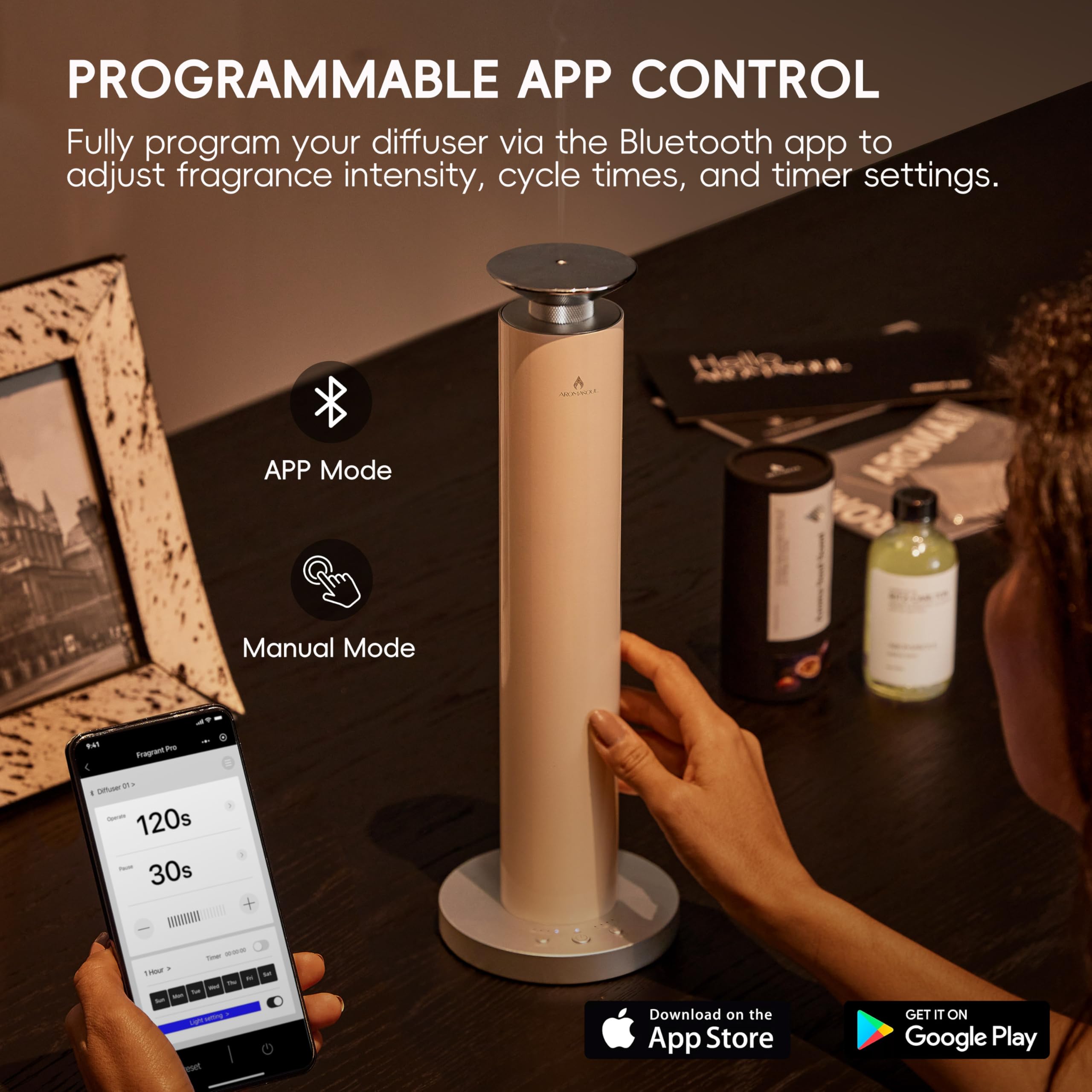 AROMASOUL difusor en mano para comparar tamaño y facilidad de transporte