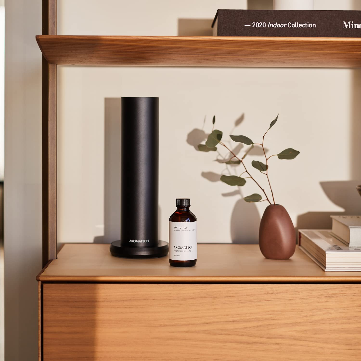 AromaTech aceite dentro de un difusor ultrasónico recreando ambiente relajante