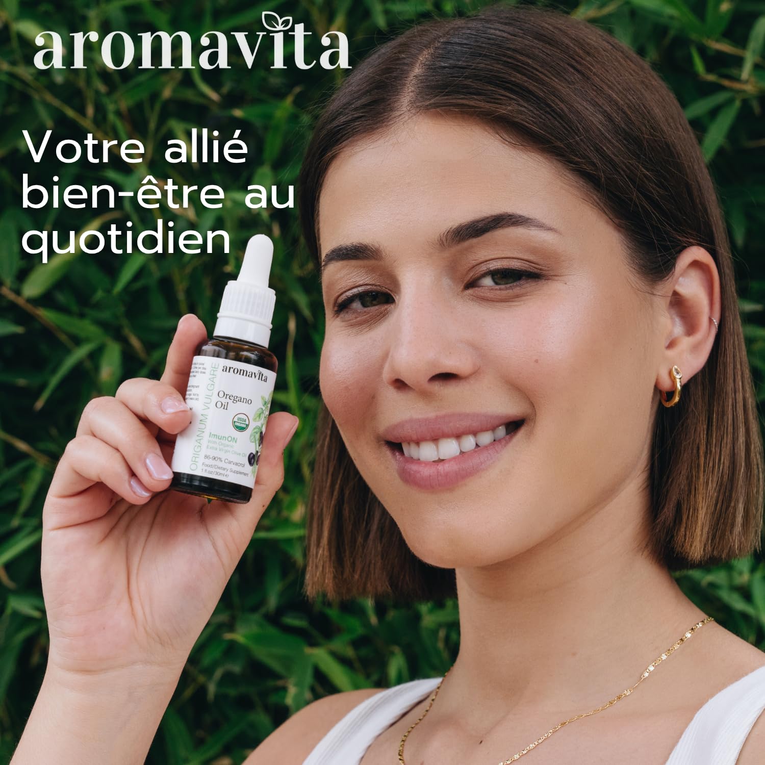AROMAVITA gotas vertidas en cocina ilustrando uso alimentario seguro y práctico