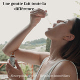 AROMAVITA frasco de 30 ml en mano para mostrar escala y manejo cómodo